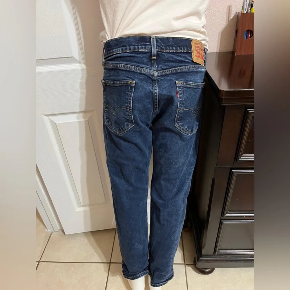 (16) Levi's 505 Classic Blue Jeans with Iconic Patch